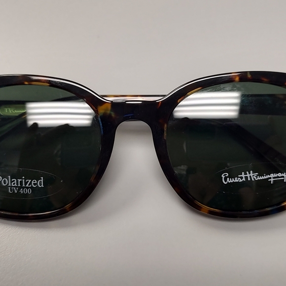 Ernest Hemingway Sunglasses - Picture 13 of 15